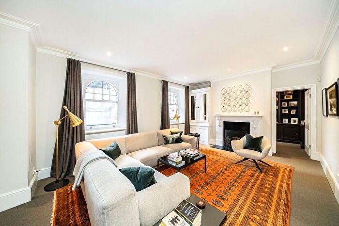 2 Bedroom Flat To Rent In Cadogan Square, London, SW1X