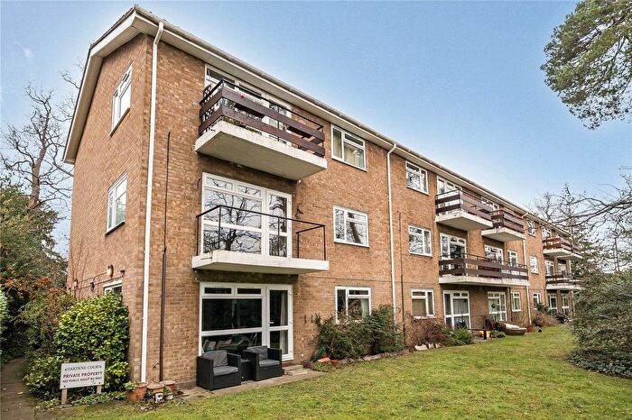 2 Bedroom Flat For Sale In Oakdene Court, Walton-On-Thames, KT12