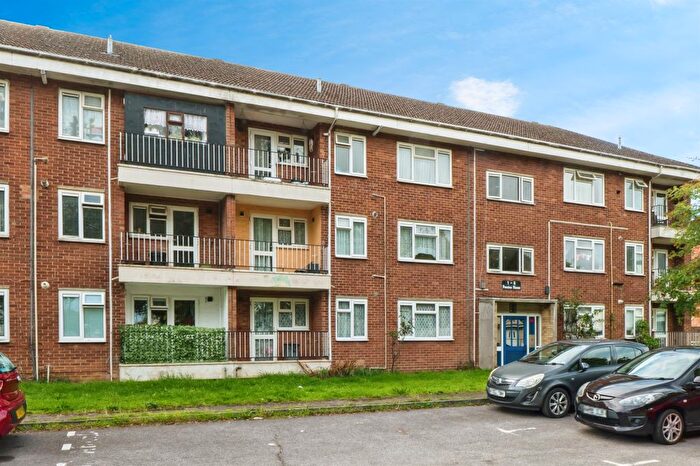 2 Bedroom Flat For Sale In Pennine Road, Southampton, SO16