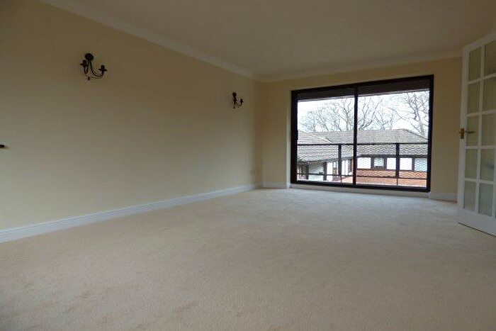 2 Bedroom Flat To Rent In Buller Close, Crowborough, TN6