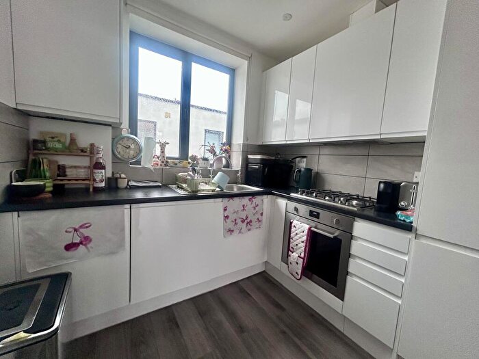 1 Bedroom Flat To Rent In Landfield Court, SE25
