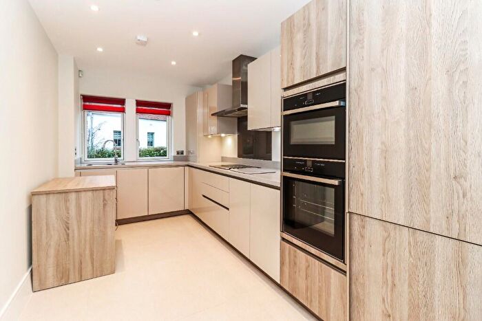 2 Bedroom Retirement Property For Sale In Osborne Place, Chalfont Dene, SL9