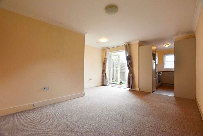 1 Bedroom Flat For Sale In Manor Road, Chatham, ME4