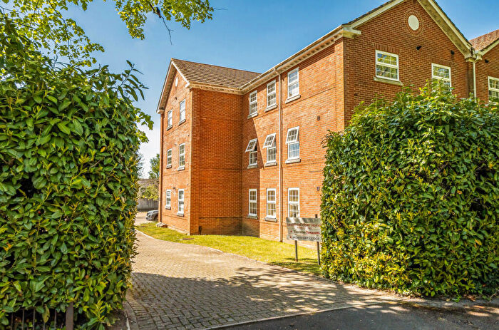 2 Bedroom Flat For Sale In Montfort Close, Romsey, Hampshire, SO51