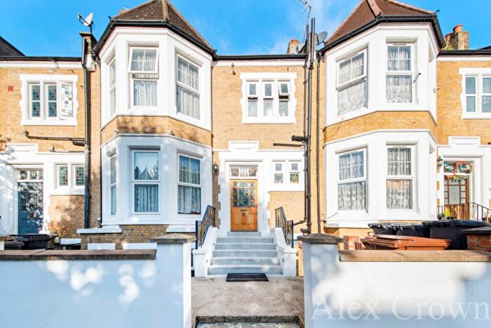 3 Bedroom Flat To Rent In Kyverdale Road, Stoke Newington, N16