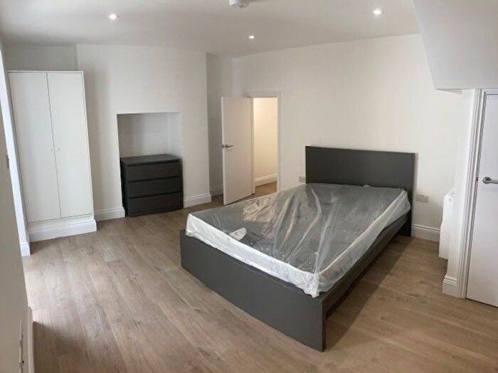 1 Bedroom Flat To Rent In Cardwell Terrace, Holloway, Islington, North London, N7