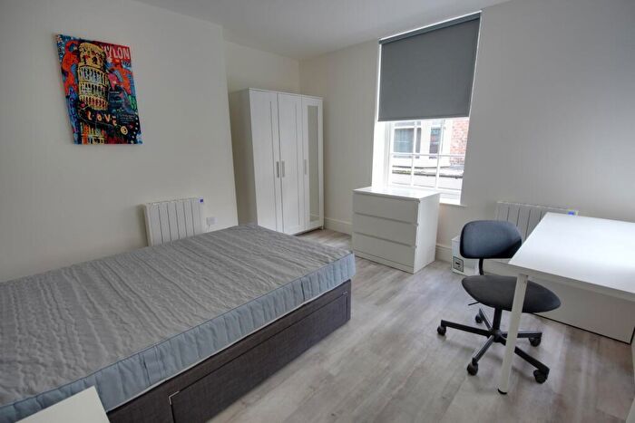 5 Bedroom House To Rent In Silver Street, Durham, DH1