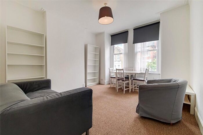 2 Bedroom Flat To Rent In Theatre Street, The Shaftesbury Estate, SW11