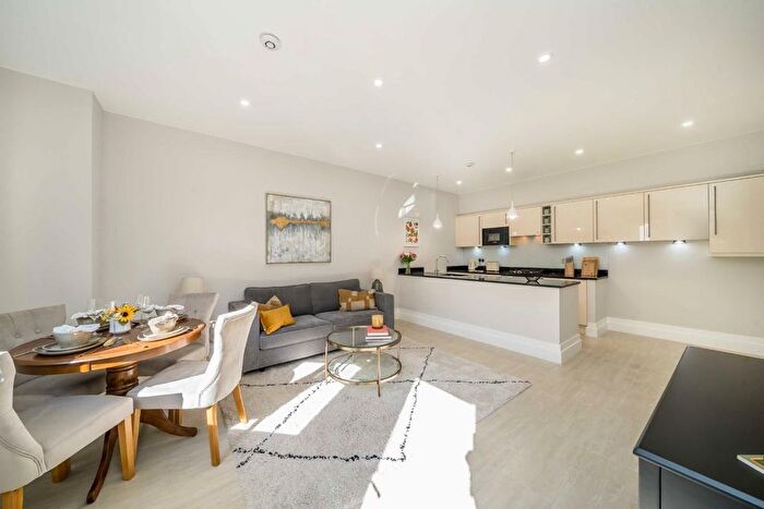 2 Bedroom Flat To Rent In Westbourne Grove, Notting Hill, W2