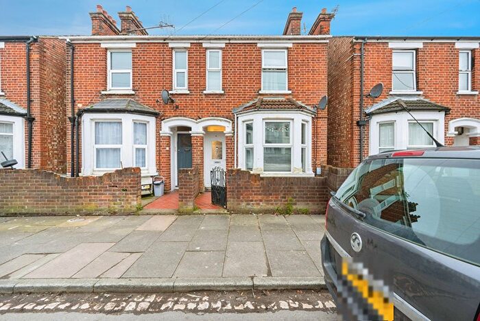 3 Bedroom Semi Detached House For Sale In Nelson Street, Bedford, Bedfordshire, MK40