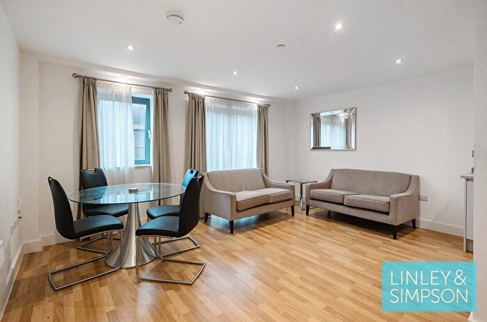 2 Bedroom Flat To Rent In Mabgate, Leeds, West Yorkshire, Uk, LS9