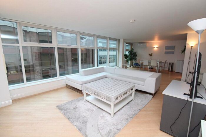 2 Bedroom Flat To Rent In , Whitworth Street West, Southern Gateway, Manchester, M1