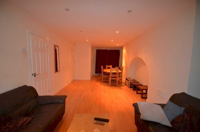 3 Bedroom Terraced House To Rent In Quinton Rd, Harborne. -mins Walk To University Of Birmingham, B17