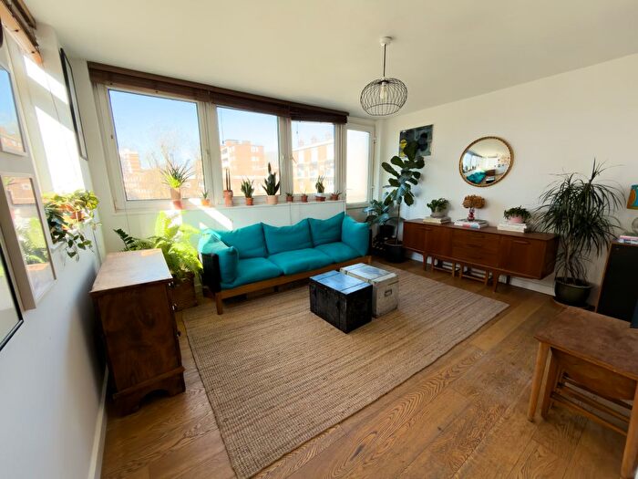 2 Bedroom Flat For Sale In Weymouth Terrace, London, E2
