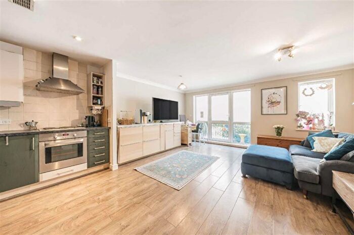 1 Bedroom Flat For Sale In Candle Street, Stepney Green, E1