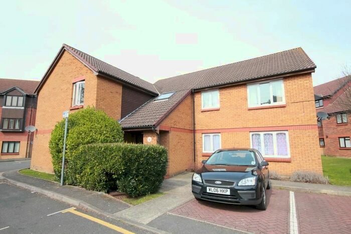 2 Bedroom Flat To Rent In Kipling Drive, London, SW19