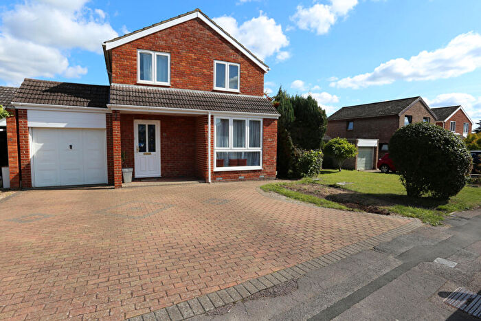 5 Bedroom Detached House To Rent In Rothwell Gardens, Woodley, Reading, Berkshire, RG5