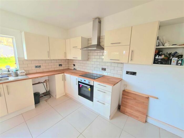 3 Bedroom Property To Rent In Broomhill Road, Bulwell, Nottingham, NG6