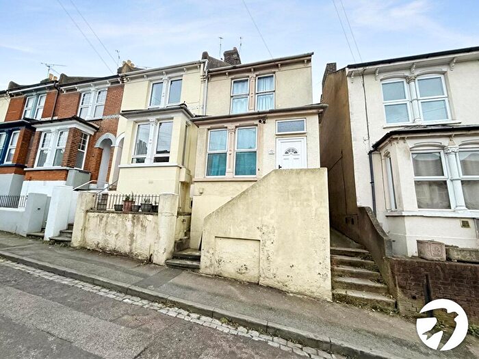 3 Bedroom Semi Detached House To Rent In Clive Road, Rochester, Kent, ME1