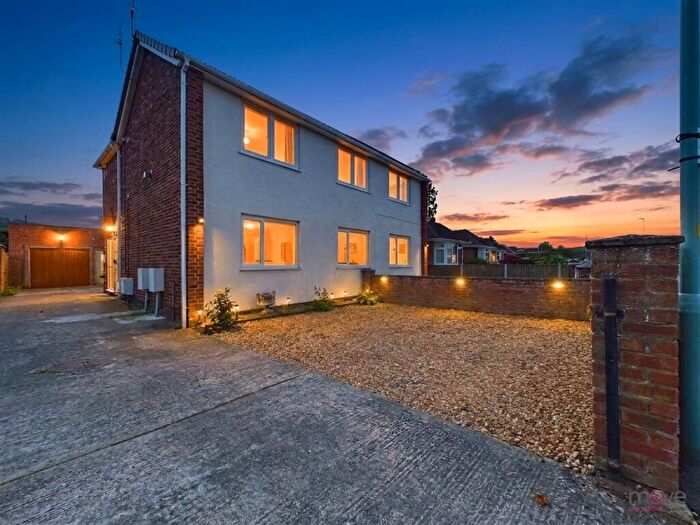 2 Bedroom Maisonette For Sale In Lambert Gardens, Shurdington, GL51