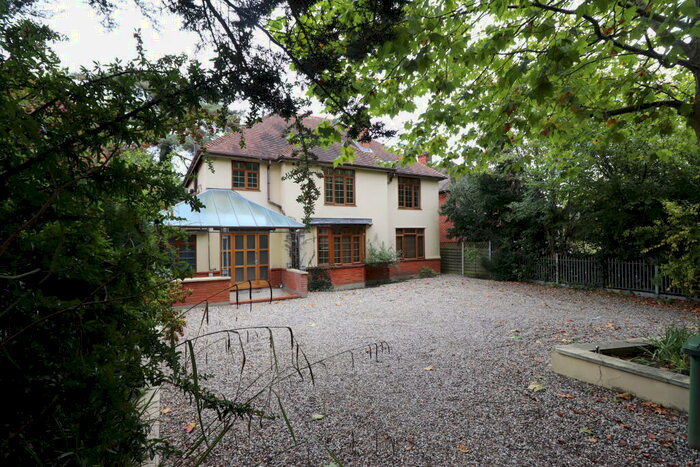 5 Bedroom House To Rent In Central Brentwood, CM15