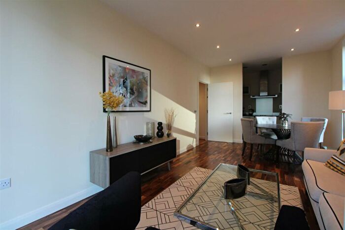 2 Bedroom Flat To Rent In Discovery Dock West, E14
