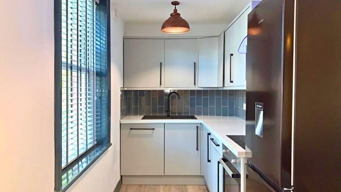 3 Bedroom Flat To Rent In Osborne Road, Jesmond, Newcastle Upon Tyne, NE2