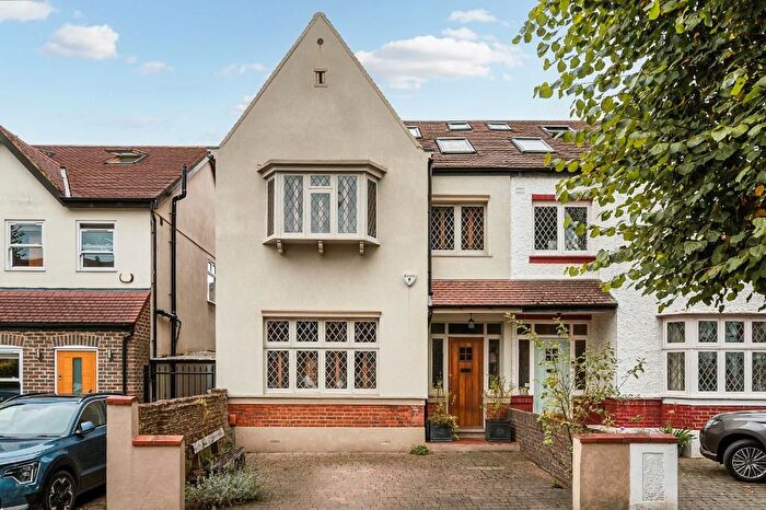 4 Bedroom Semi Detached House For Sale In Niagara Avenue, Ealing, London, W5