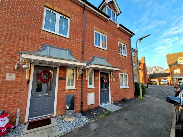 3 Bedroom Town House To Rent In Dumas Drive, Whiteley, PO15