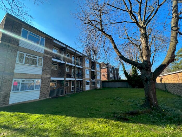 1 Bedroom Flat To Rent In Alexandra Road, Epsom, KT17