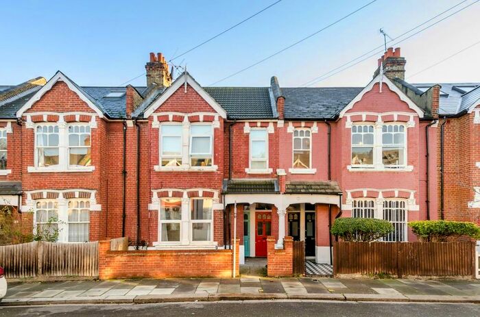 3 Bedroom Maisonette To Rent In Collingbourne Road, Shepherd's Bush, London, W12