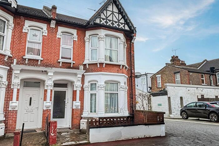 2 Bedroom Flat For Sale In Ramuz Drive, Westcliff-on-Sea, SS0