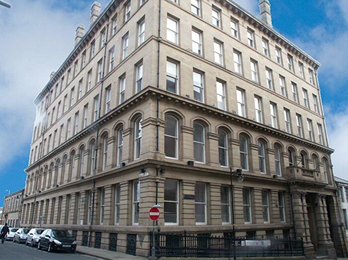 2 Bedroom Flat To Rent In Behrens Warehouse, East Parade, Bradford, West Yorkshire, BD1