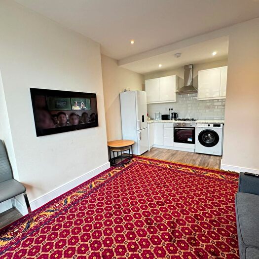 2 Bedroom Flat To Rent In Swakeleys Rd, Uxbridge, UB10