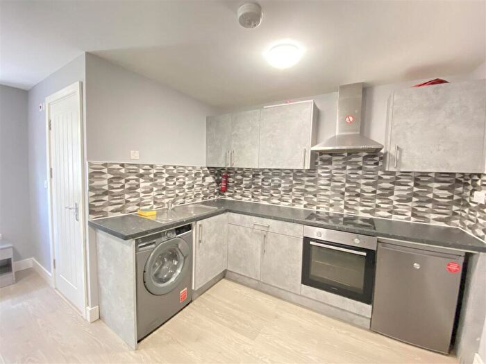 Studio To Rent In Modern Studio Apartment/ High Street, West Bromwich, B70