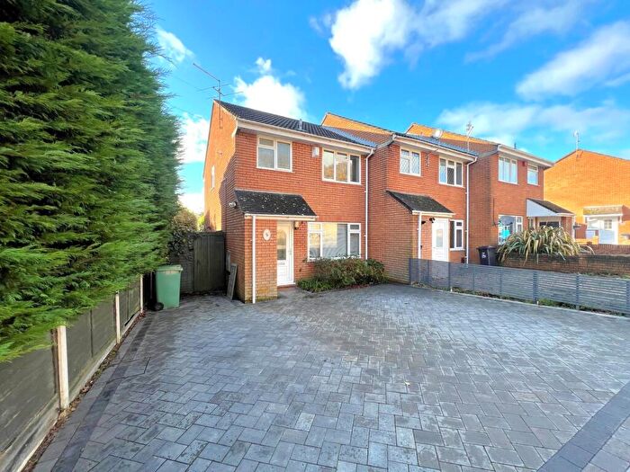 3 Bedroom End Of Terrace House For Sale In Sandpiper Close, Creekmoor, Poole, BH17