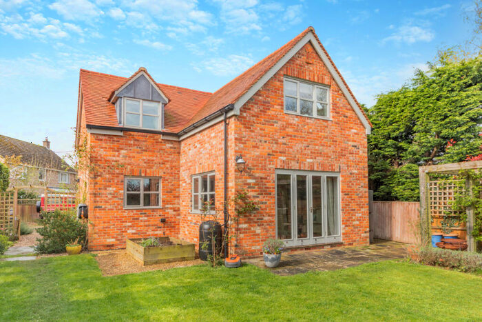 4 Bedroom Detached House For Sale In Pigeon House Lane Freeland, Oxfordshire, OX29