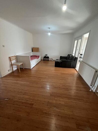 3 Bedroom Maisonette To Rent In Fairview Crescent, Harrow, HA2