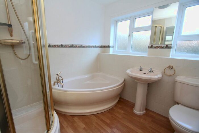 2 Bedroom Flat For Sale In Cliff Road, Eastbourne, BN20