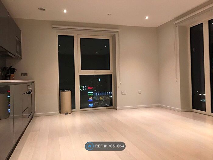 2 Bedroom Flat To Rent In Glasshouse Gardens, London, E20