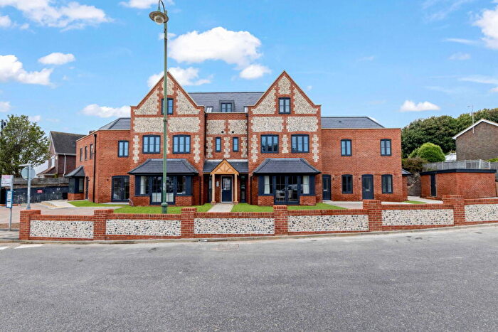 2 Bedroom Flat For Sale In Sompting, Lancing, BN15