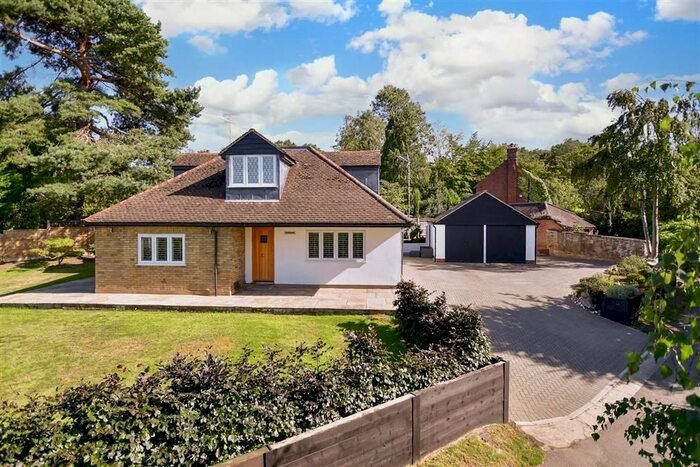 3 Bedroom Detached House For Sale In Rats Lane, Loughton, Essex, IG10