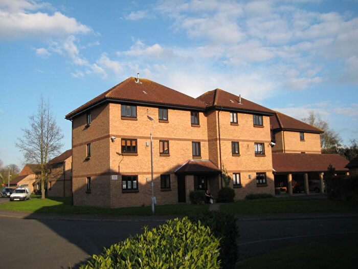 2 Bedroom Flat To Rent In Vicarage Way, Colnbrook, Slough, SL3