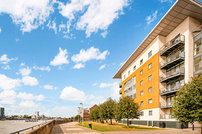 2 Bedroom Flat For Sale In Lowestoft Mews, London, E16