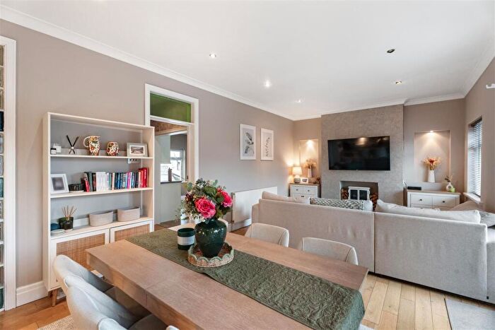 1 Bedroom Apartment For Sale In Waungron Road, Llandaff, Cardiff, CF5