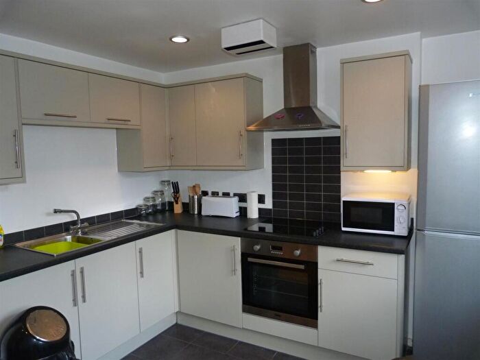 2 Bedroom Flat To Rent In St Mary Street, Cardiff, CF10
