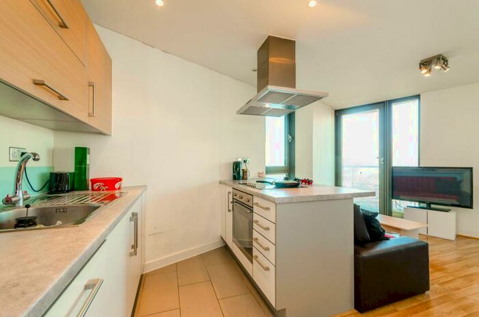 1 Bedroom Flat To Rent In High Street, Stratford, London, E15