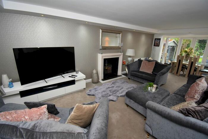 4 Bedroom Detached House For Sale In Lyndon Close, Castle Bromwich, Birmingham, B36
