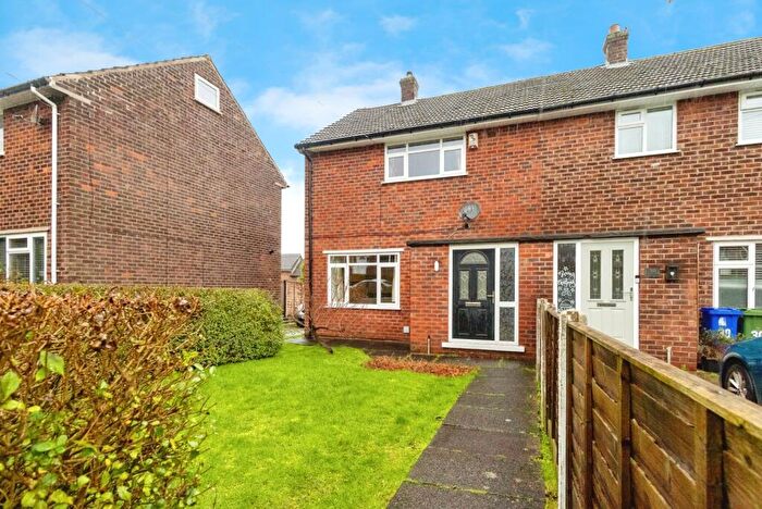 2 Bedroom End Of Terrace House For Sale In Lanegate, Hyde, Greater Manchester, SK14