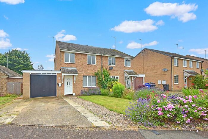 3 Bedroom Semi-Detached House For Sale In Hampton Drive, Kings Sutton, OX17